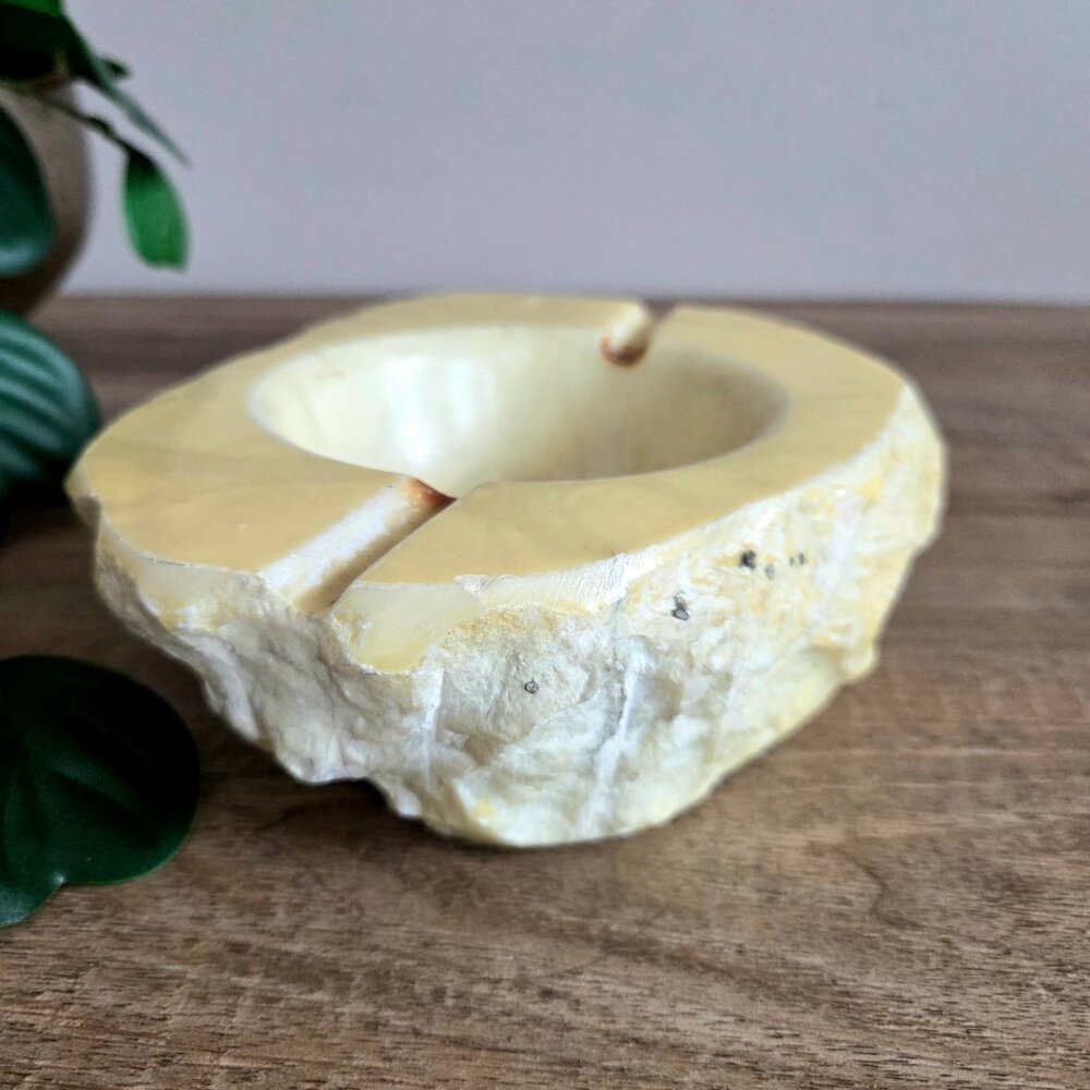Vintage 1960s 1970s carved Alabaster stone ashtray. Midcentury MCM retro decor. - Picture 4 of 7